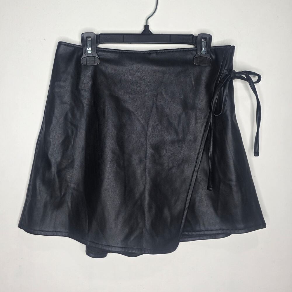Abercrombie & Fitch black faux leather shorts skort - small - festival goth